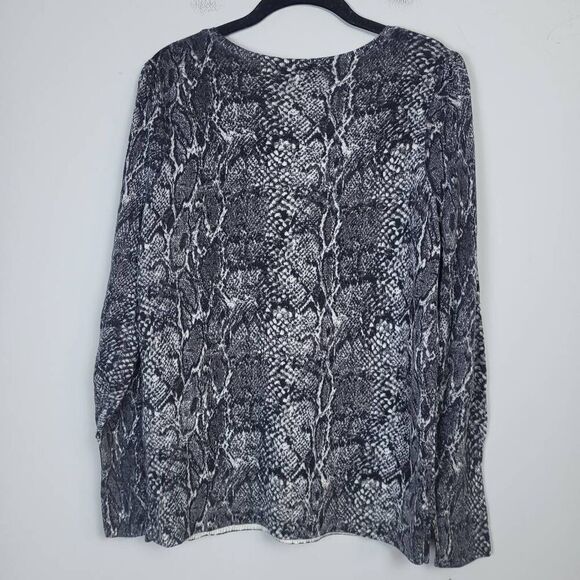 Talbots Womens 100% Merino Wool Pullover Sweater Black Cream Medium Snake Print - Picture 2 of 7
